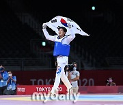 [MD포토] 인교돈 '태극기 휘날리며'