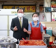 조광한 남양주시장, '떡볶이 천사' 찾아 격려..오남읍 홍순자 씨