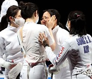 랭킹 1위 中 꺾은 韓 펜싱..여자 에페 단체전 결승 진출[도쿄올림픽]