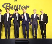 '버터' 빌보드 1위 역주행.. BTS, 또 바통터치