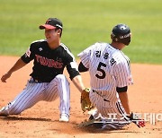 [ST포토] 김용의 '누구보다 빠르게'