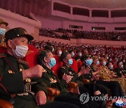 공연 관람하는 '제7차 전국노병대회' 참가자들