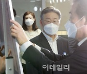 [포토]'이낙연 바라보는 이재명'