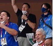 [Photo] Olympians hate wearing masks, too