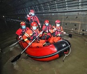 정저우 홍수가 삼킨 터널.."차냐 목숨이냐" 수십명 살린 외침