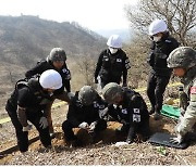 "軍유해발굴단, 전사자 늘리려 조작" 폭로..국방부 "감사 진행"