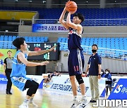 [JB포토] 종별선수권 경복고 안세준 '정확한 슛 자세로 점프슛'