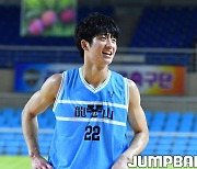 [JB포토] 종별선수권 용산고 여준석 '환한 미소로 시선 강탈'
