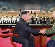 '핵' 언급 피한 북, 통신선 복원 환영한 미..대화 나설까
