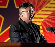 남북채널 복원한 김정은 "장기봉쇄는 전쟁같은 시련"