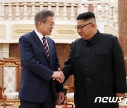 남북대화 시작해야 현안 논의..코로나19·이산가족상봉 기대