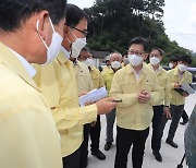 강원도 홍천에서 멧돼지 ASF 방역 관리 상황 점검하는 김현수 장관