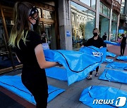 '거짓 정보 방치 페이스북 규탄'..美 시체 가방 시위