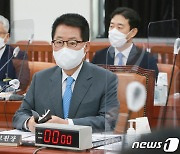 남북 통신연락선 복구 이후..박지원·이인영 역할론 부상