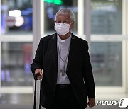 유흥식 대주교 '한국인 최초 교황청 장관'