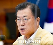 文대통령, 첫 민생경제장관회의서 '방역·민생 회복' 총력전 강조