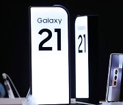 '갤럭시S' 부진에 삼성 스마트폰 최대 위기..'아이폰12' 9개월간 흥행 대조