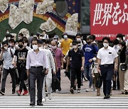 1만명대 일본 폭발적 감염확대..긴급사태 반복·올림픽 탓에 위기의식 '뚝'