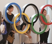 일본 코로나 신규확진 1만명 돌파.."올림픽도 하는데 나만 왜?" 시민들 '인내심 바닥'