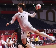 Handball team edges out Japan for tight 27-24 win
