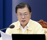 문 대통령, 민생경제장관회의 주재.. 코로나 피해 지원방안 종합 점검