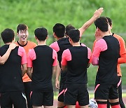 [MD포토] 박지수 '태권무로 올림픽축구대표팀 분위기 업!'