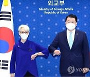 한미 고위급 통화서 남북 통신선 복원 논의.."좋은 진전"
