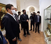 이탈리아 종이박물관 방문한 황희 문체부 장관