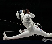 APTOPIX Tokyo Olympics Fencing