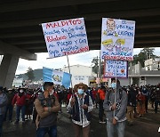'반부패 검사 해임' 과테말라, 수천명 시위대 대통령 퇴진 요구