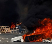 '불길 치솟는 팔레스타인'..이스라엘 軍 향한 시위 이어져