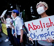 '폭증하는 日 확진자'..올림픽 취소 시위 이어져