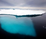 그린란드 덮친 이상 고온.. 하루 만에 빙하 85억톤 녹아