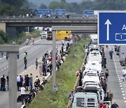 독일 아우토반서 관광버스 전복..19명 부상