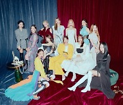 Loona's fourth EP '&' lands at No. 1 on Hanteo daily album chart
