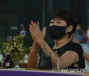 '3관왕 기원' 응원하는 안산 어머니