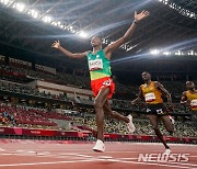 [도쿄2020]바레가 남자 1만m 우승..육상 첫 금메달