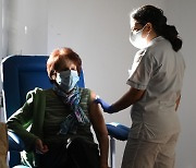 '코로나 백신 4번 접종'..뇌졸중 앓던 80대 이탈리아 여성 사망