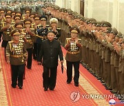 김정은, 사상 첫 전군지휘관 강습 주재..핵 언급 없어