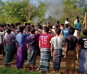 '눈 훼손하고 나무에 목매달고'..미얀마군 잔학행위 여전