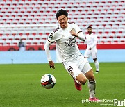 [442.ligue1] 이적설에 휩싸인 황의조, 새 감독은 "선수 개개인 직접 보겠다"