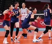 여자 배구, 풀세트 대접전 끝에 '숙적' 일본 꺾고 8강 진출