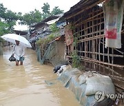 로힝야 난민촌에 연일 폭우..주민 20여 명 사망, 30만 명 고립