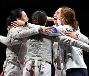Women's sabre team win bronze after coming from behind to beat Italy