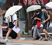 [오늘 날씨] 우산 챙기세요.. 기온 약간 떨어져도 '꿉꿉해'