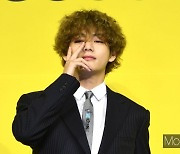 '아이돌의 교과서' 된 방탄소년단 뷔, 일본서 더 난리