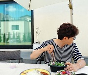 '이솔이♥' 박성광, 그림 같은 3층 신혼집 마당서 식사.."집콕 그만하고파"