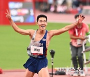 [올림픽포토]높이뛰기 우상혁, 한국 신기록 세웠어요!