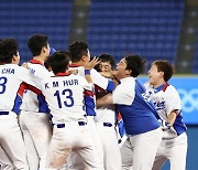 [속보] 한국 야구, 도미니카에 4-3 역전승..김현수 9회말 끝내기