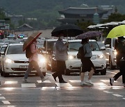 [오늘 날씨] 8월 첫날, 전국 '폭우'와 '폭염'.."외출 시 우산 챙기세요"